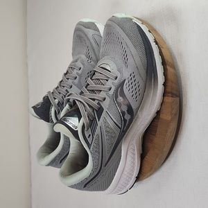 Saucony Omni 19 Sneakers. Size 7